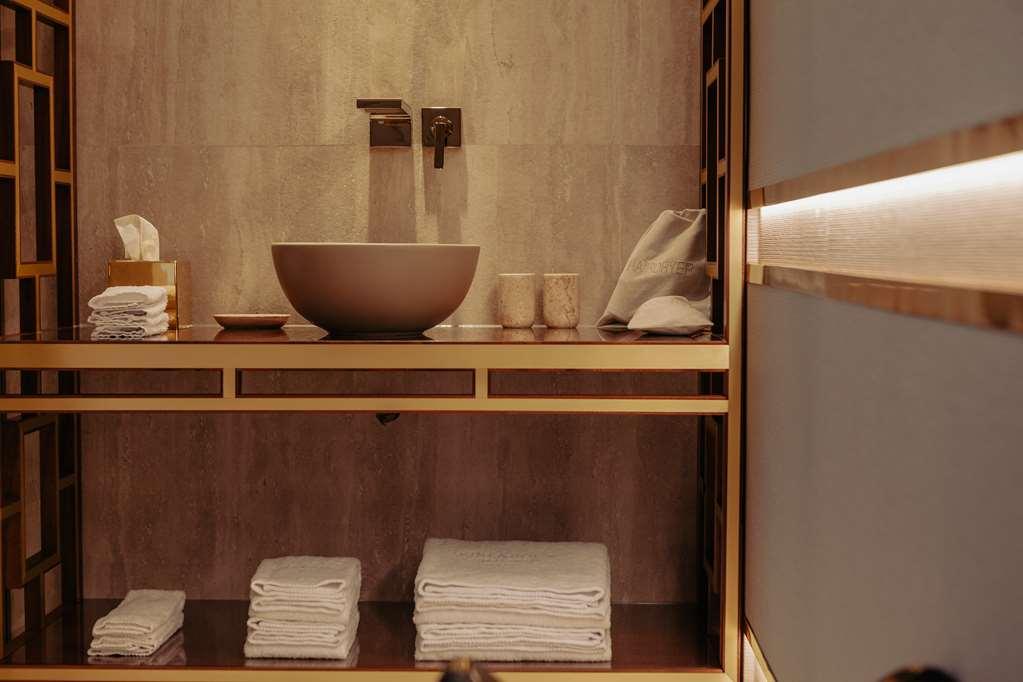 Wine & Books Lisboa Hotel Rum bild Bathroom