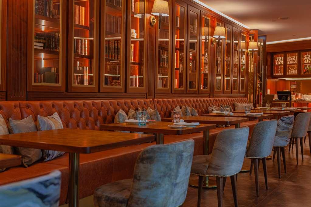 Wine & Books Lisboa Hotel Restaurang bild Interior of the restaurant
