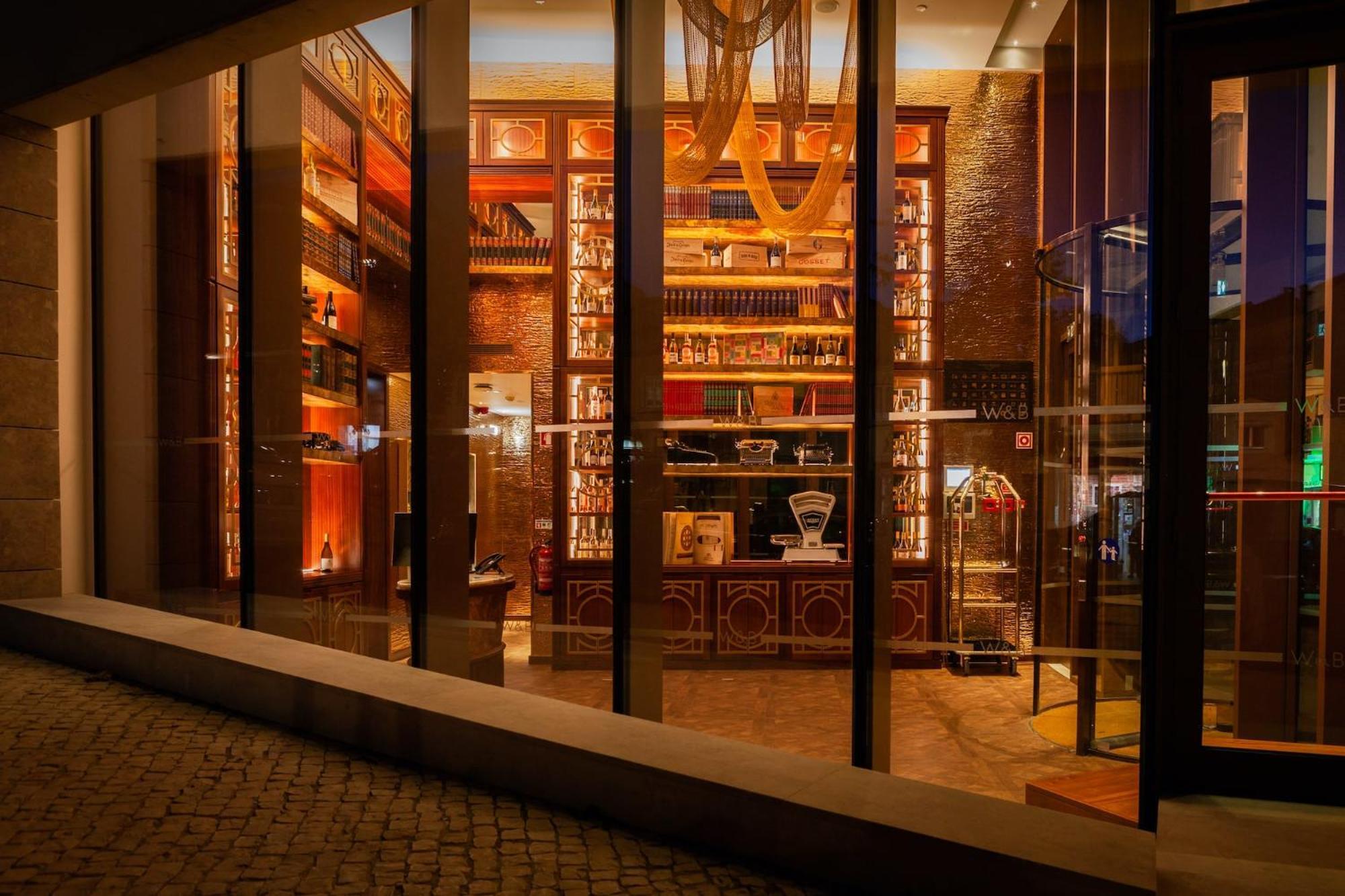 Wine & Books Lisboa Hotel Exteriör bild The bar at the Mandarin Oriental, Munich