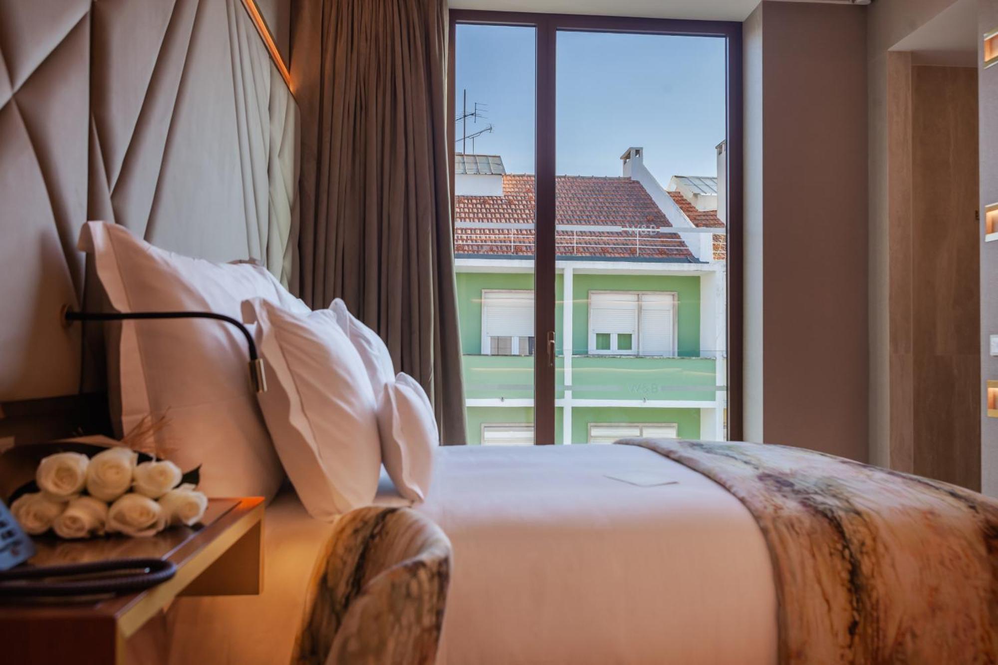 Wine & Books Lisboa Hotel Exteriör bild Deluxe room